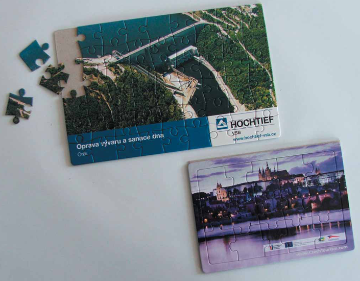 Deskové puzzle balené ve smršťovací folii
